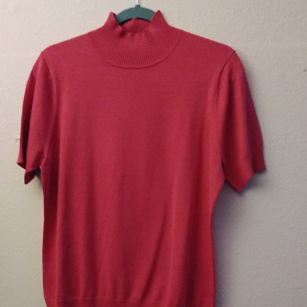 Short sleeve sweater with ribbed mock turtle neck